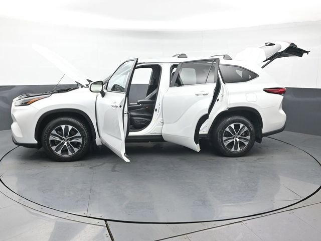 Certified 2023 Toyota Highlander XLE image 56