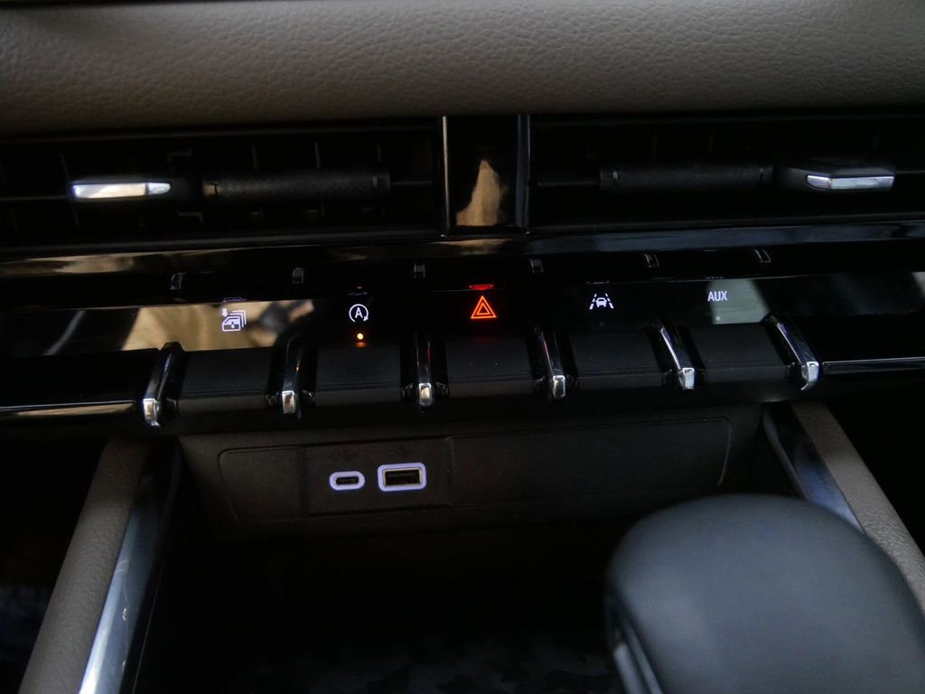 Used 2023 GMC Canyon Denali image 25