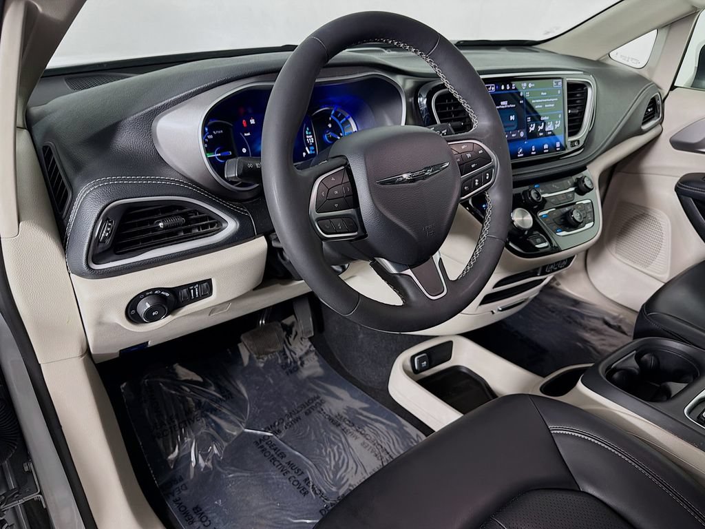 Used 2023 Chrysler Pacifica Touring-L FWD image 9