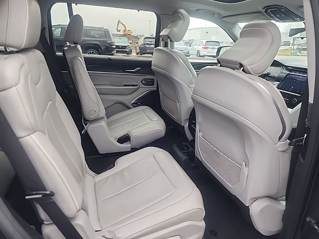 Used 2021 Jeep Grand Cherokee L Overland w/ Luxury Tech Group IV image 31