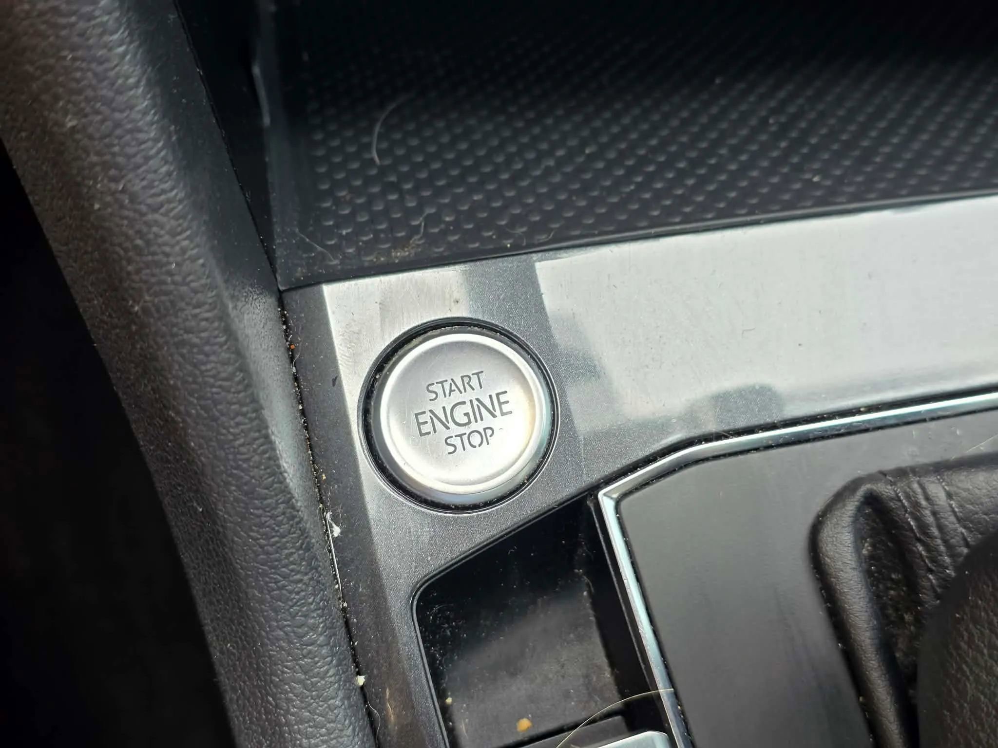 Used 2018 Volkswagen Tiguan SEL Premium image 27