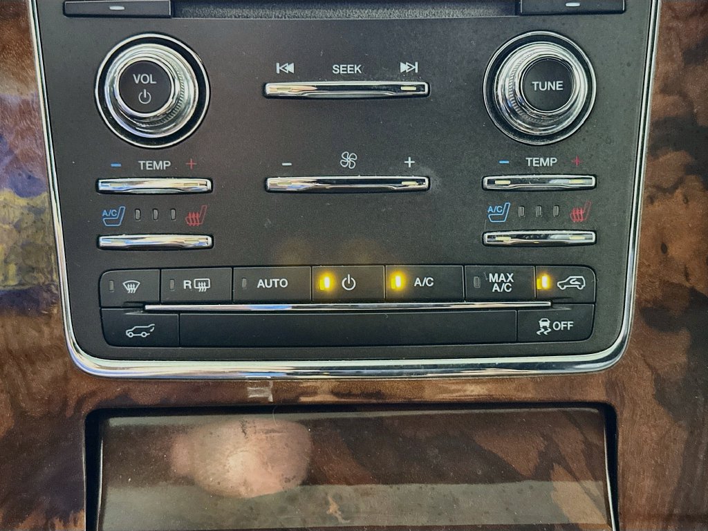 Used 2017 Lincoln Navigator L Select RWD image 19