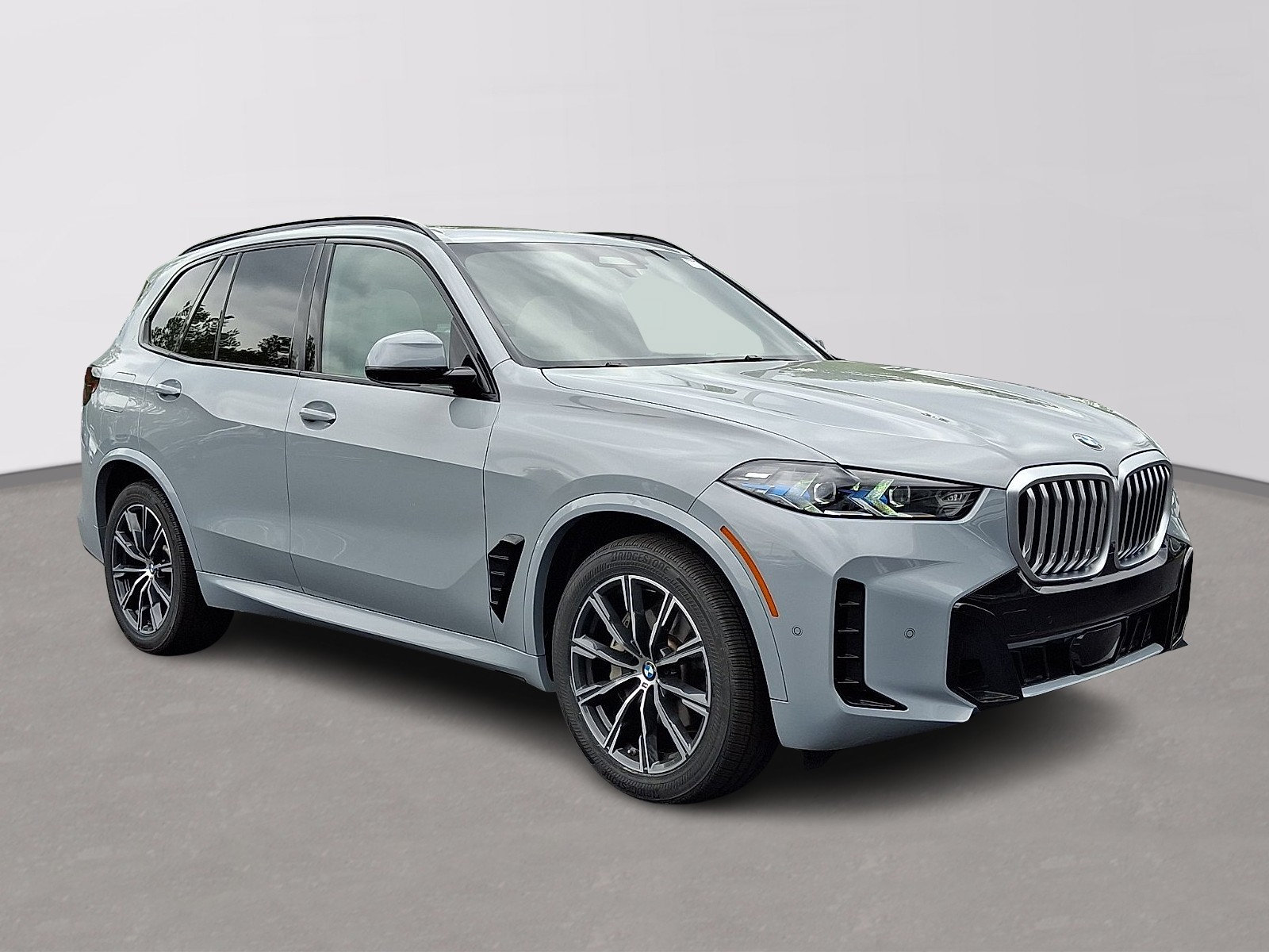 Used 2024 BMW X5 xDrive40i w/ M Sport Package AWD/4WD image 4