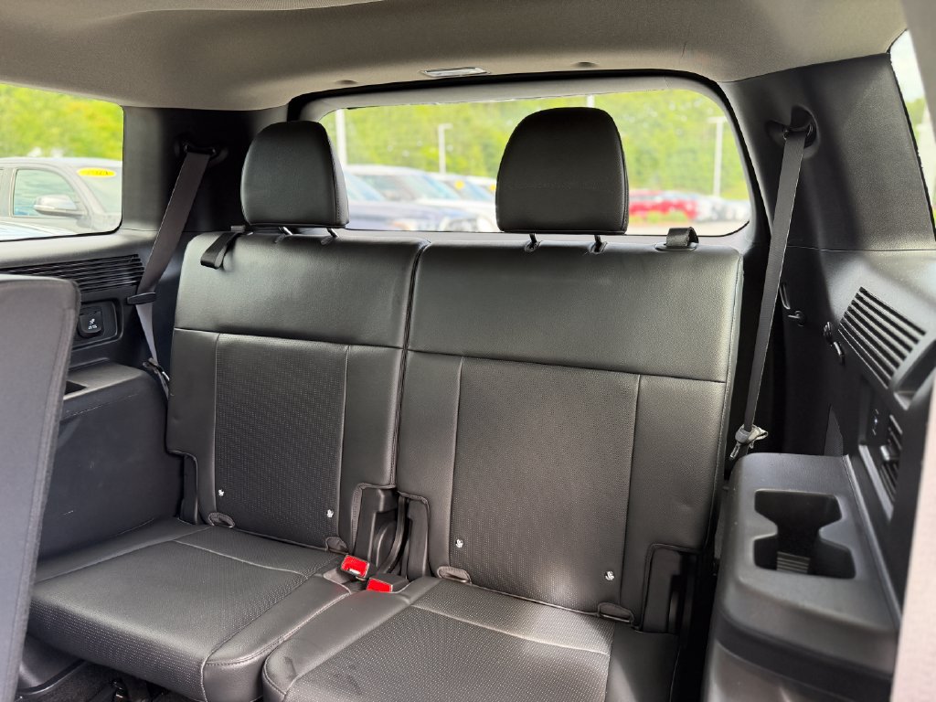 Used 2025 Hyundai Santa Fe Limited AWD/4WD image 5