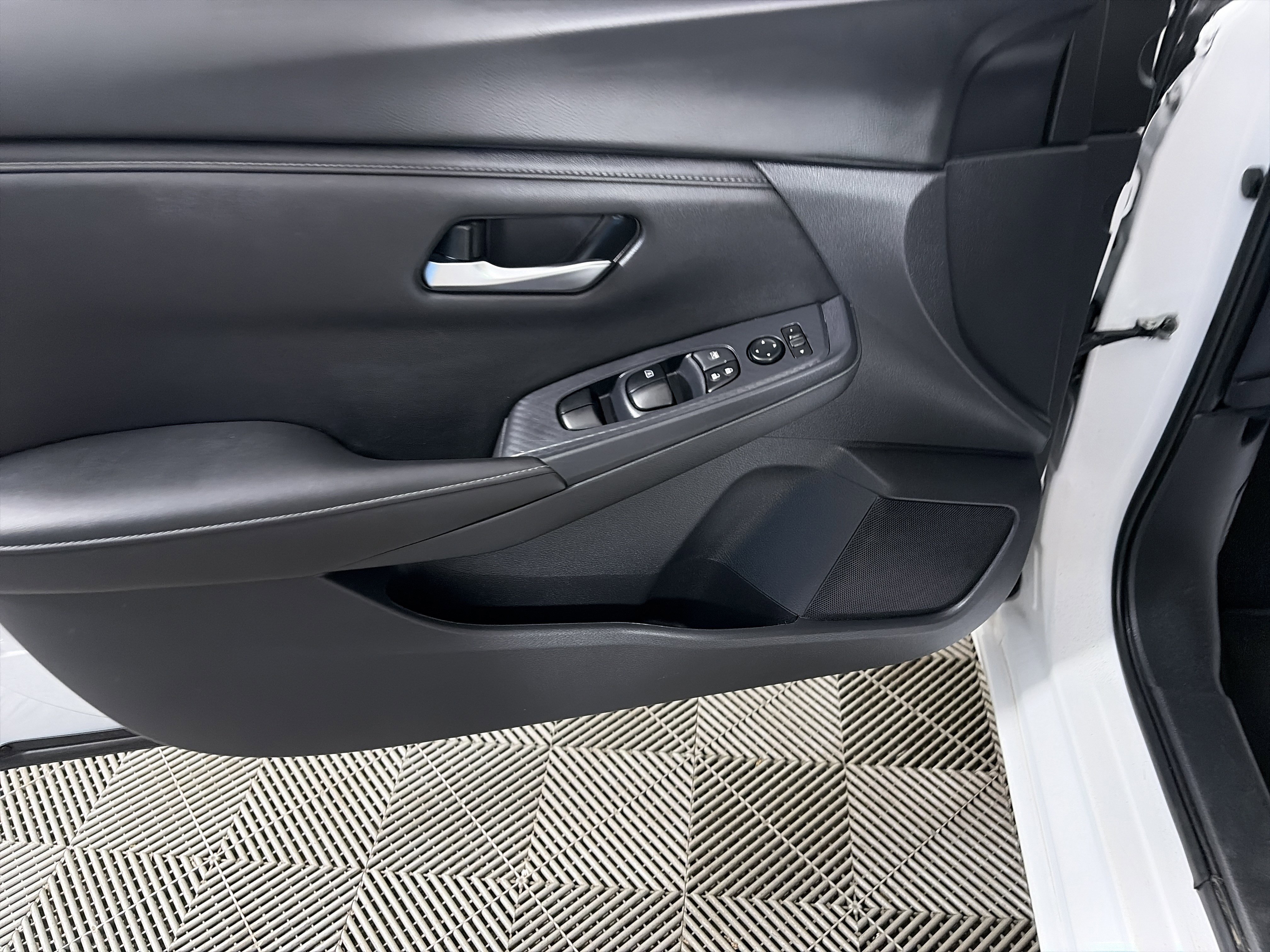 Certified 2024 Nissan Sentra SV image 28