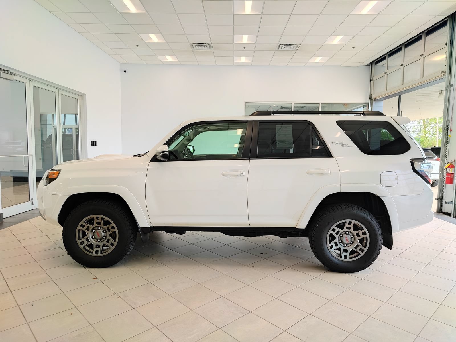 Used 2019 Toyota 4Runner TRD Off-Road Premium AWD/4WD image 6