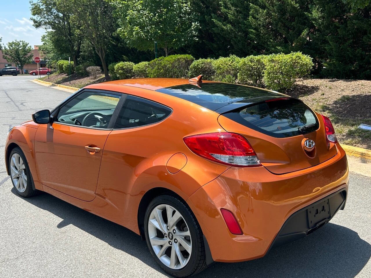 Used 2016 Hyundai Veloster image 5