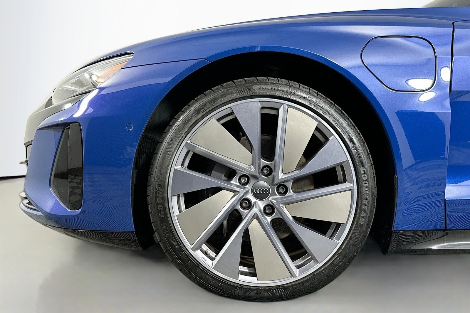 Used 2022 Audi e-tron GT Prestige w/ Prestige Package image 12