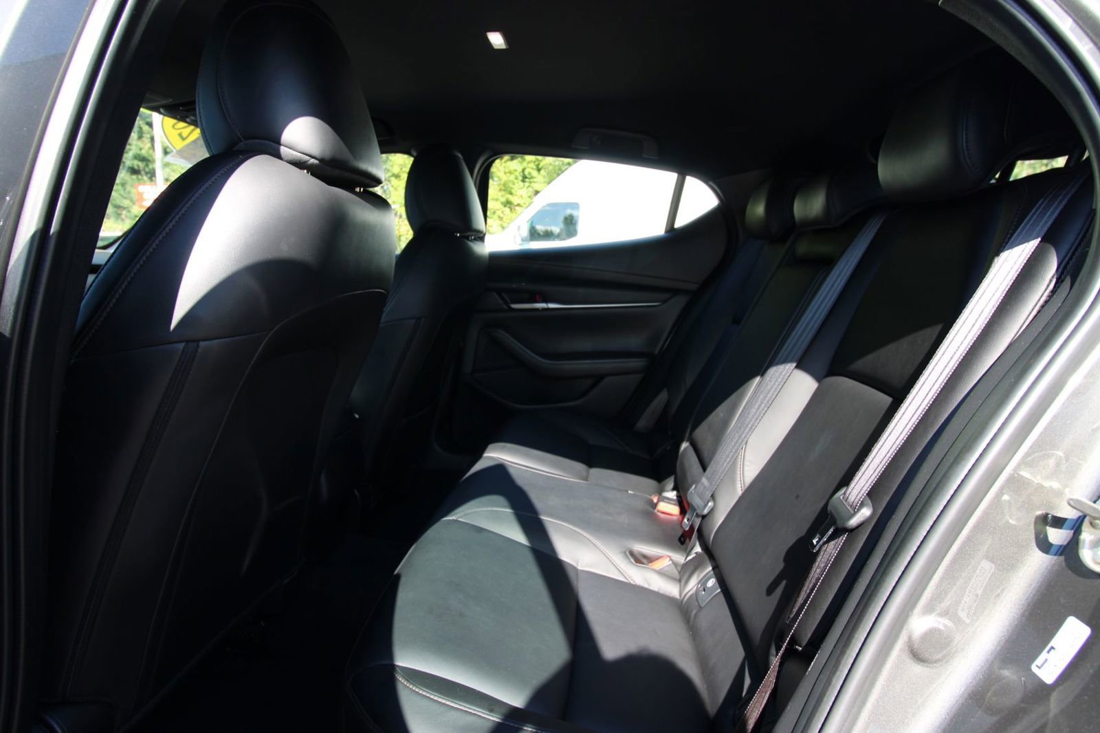 Used 2020 MAZDA MAZDA3 Hatchback image 28