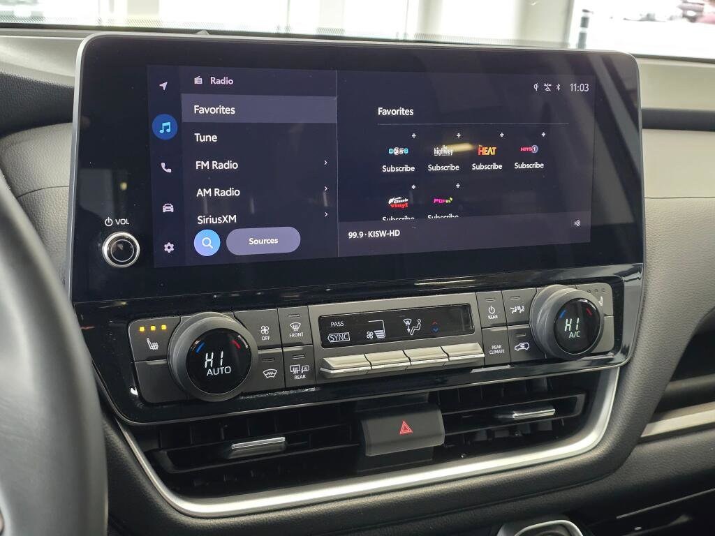 Used 2025 Toyota Grand Highlander AWD image 29