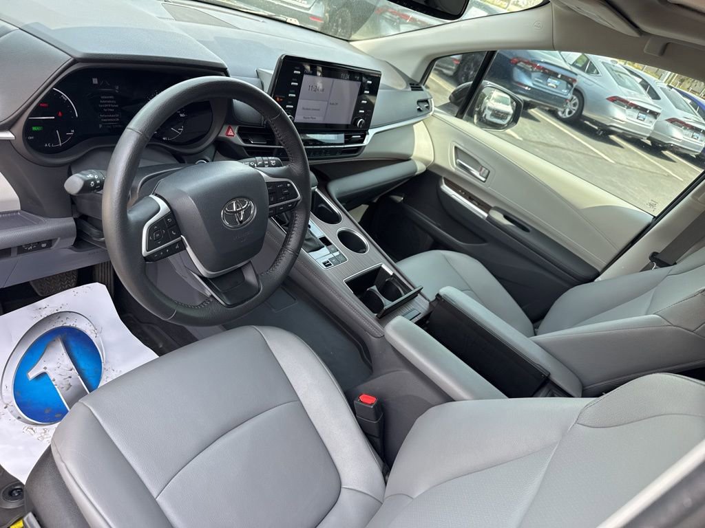 Used 2024 Toyota Sienna XLE image 20