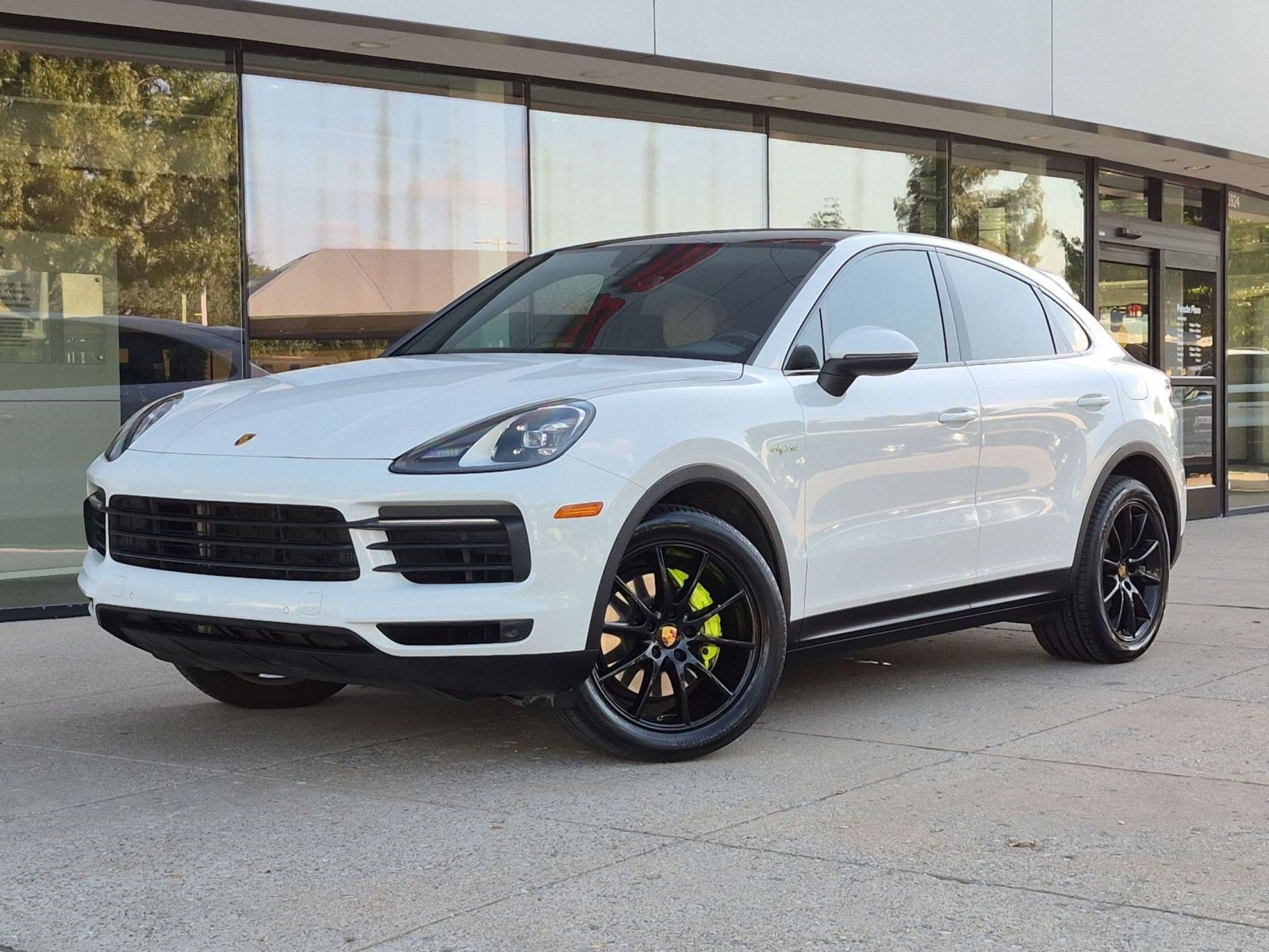 Certified 2022 Porsche Cayenne E-Hybrid Coupe AWD/4WD image 1