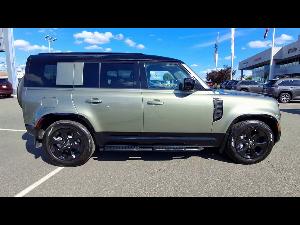 Used 2025 Land Rover Defender 110 X-Dynamic SE AWD/4WD image 9