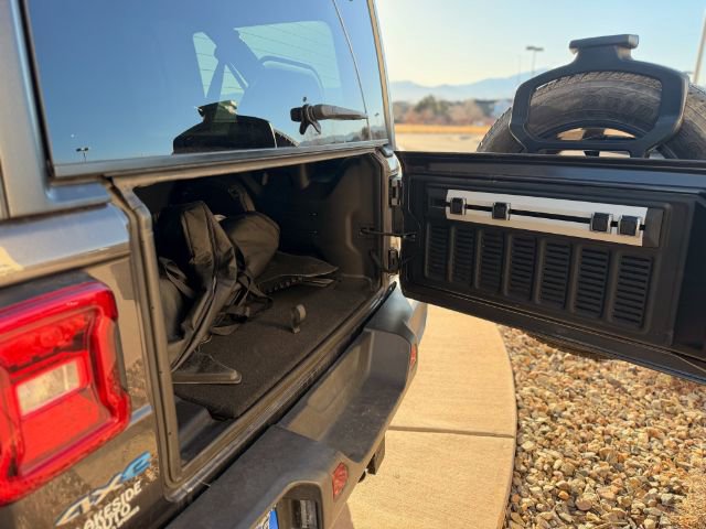 Used 2022 Jeep Wrangler Unlimited Sahara w/ Cold Weather Group AWD/4WD image 8