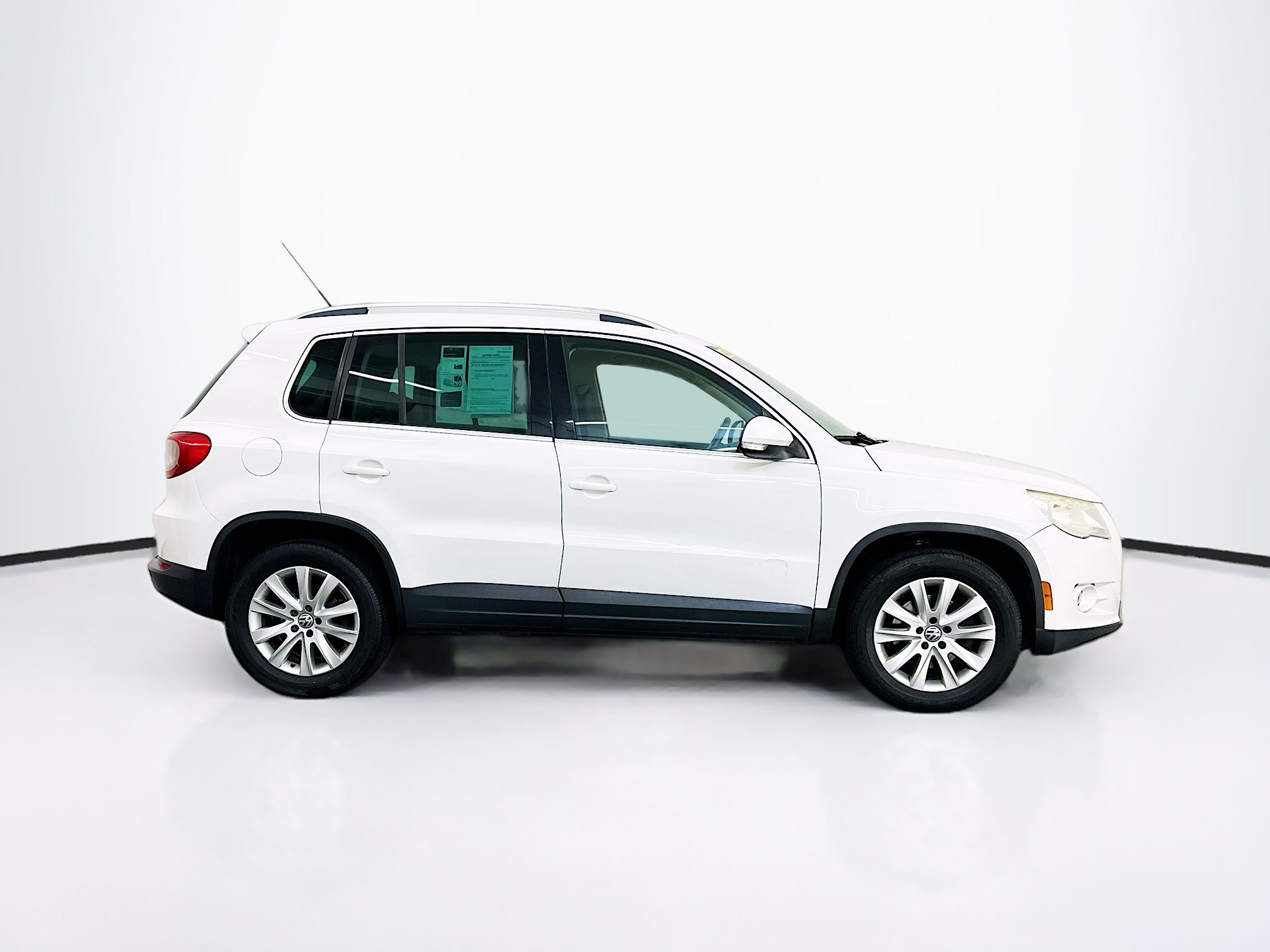 Used 2009 Volkswagen Tiguan SE AWD/4WD image 10