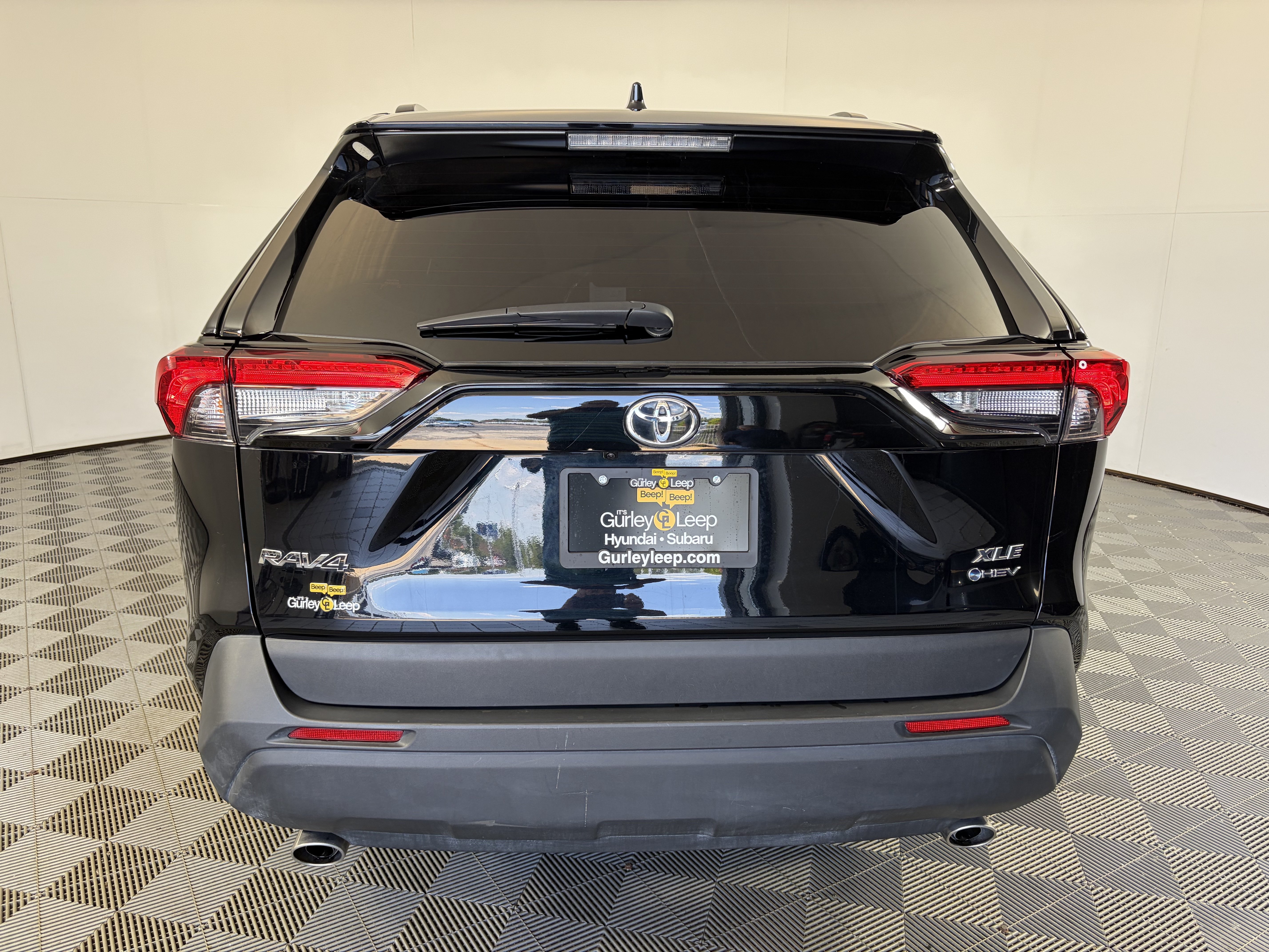 Used 2025 Toyota RAV4 XLE AWD/4WD image 9