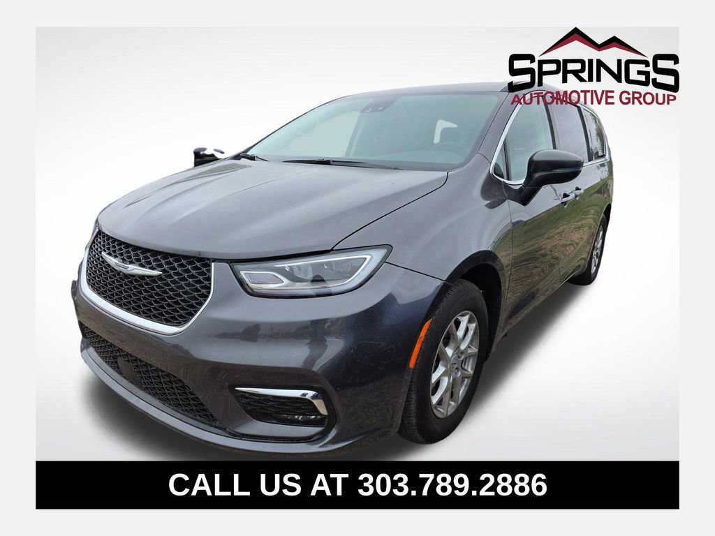 Used 2023 Chrysler Pacifica Touring-L