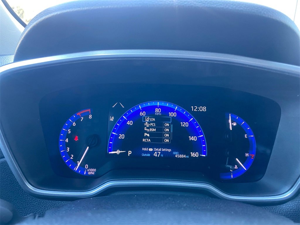 Used 2022 Toyota Corolla Cross XLE image 16