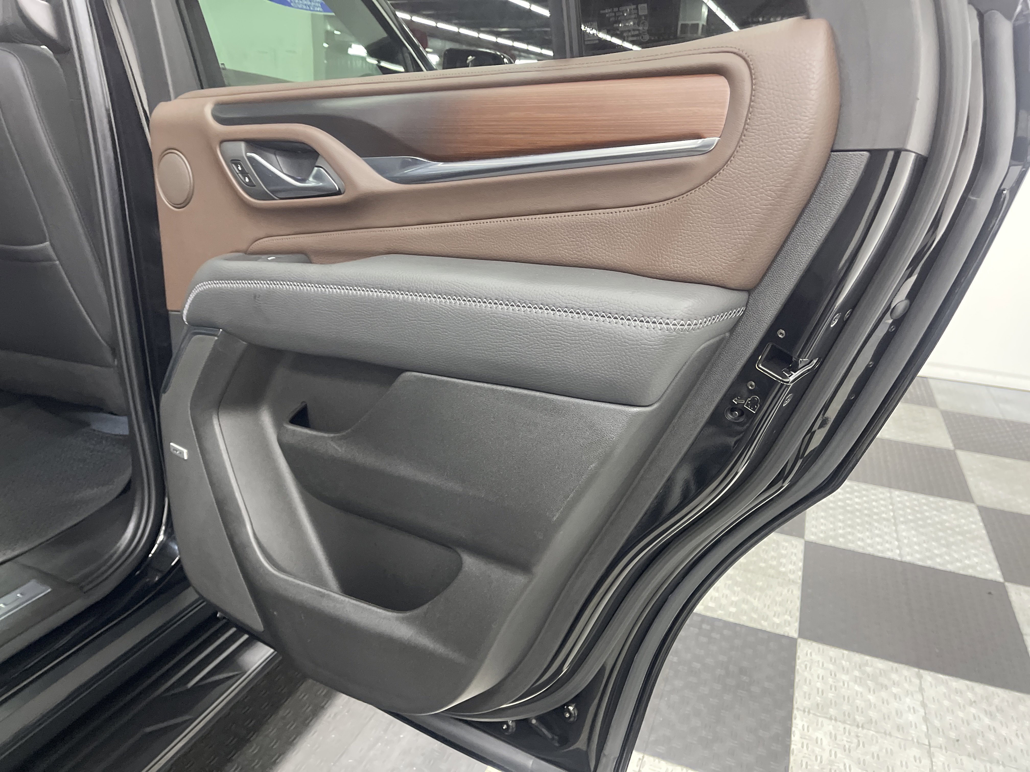 Used 2022 GMC Yukon Denali w/ Advanced Technology Package AWD/4WD image 19