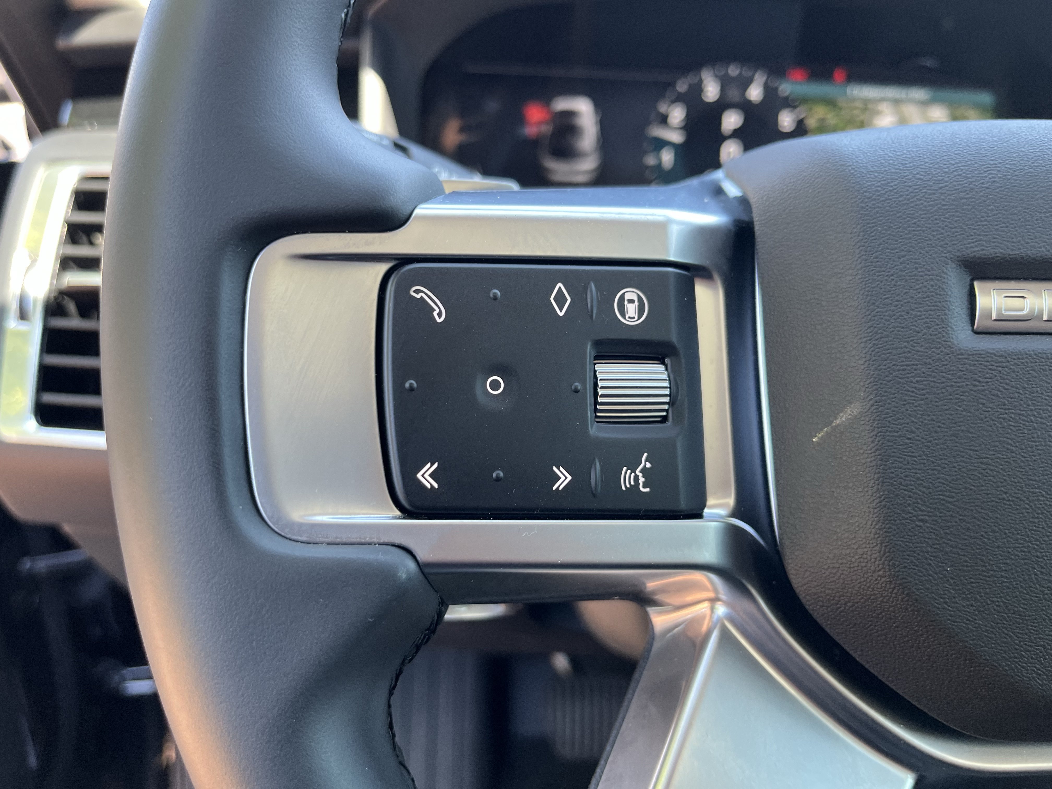 Certified 2024 Land Rover Discovery S AWD/4WD image 22