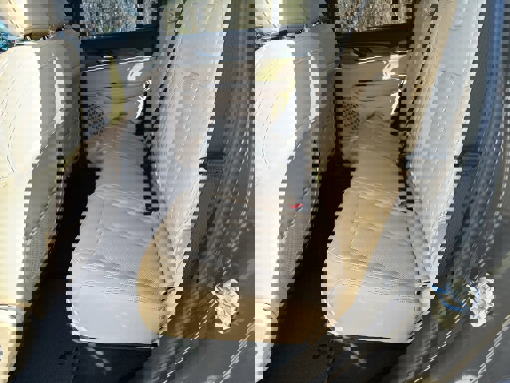 New 2025 Jeep Grand Cherokee Limited w/ Luxury Tech Group II image 21