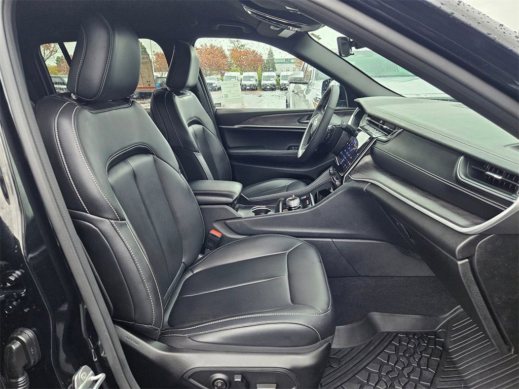 Certified 2025 Jeep Grand Cherokee Limited w/ Trailer Tow Package image 35