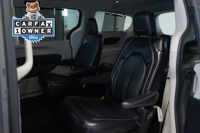 Used 2022 Chrysler Pacifica Touring-L image 19
