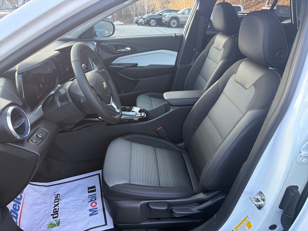 New 2025 Chevrolet Trax LT w/ LT Convenience Package image 12