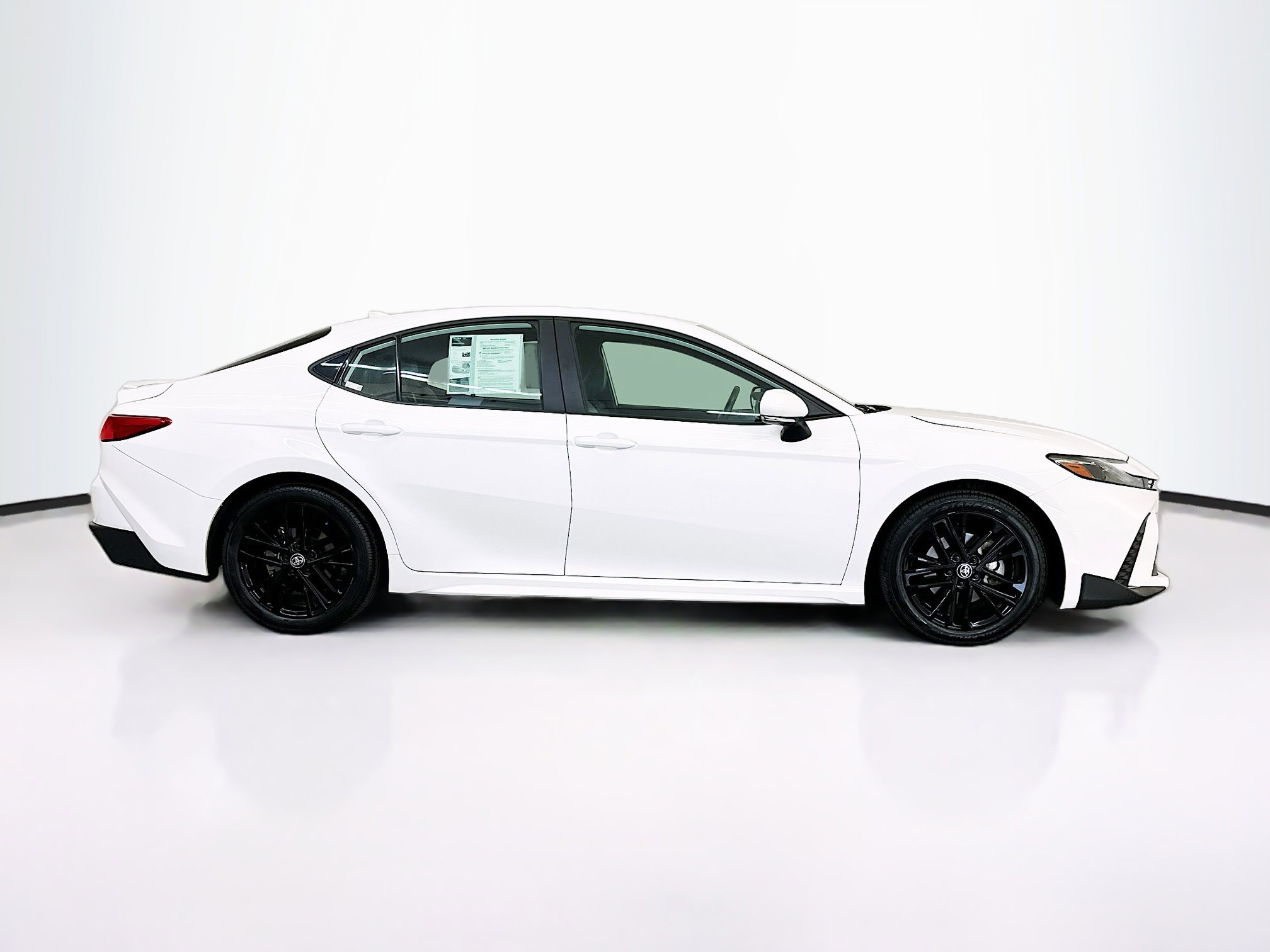 Used 2025 Toyota Camry SE FWD image 10