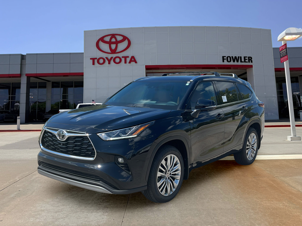 New 2026 Toyota Highlander Platinum