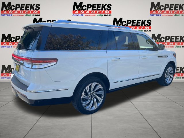 Used 2022 Lincoln Navigator L Reserve AWD/4WD image 5