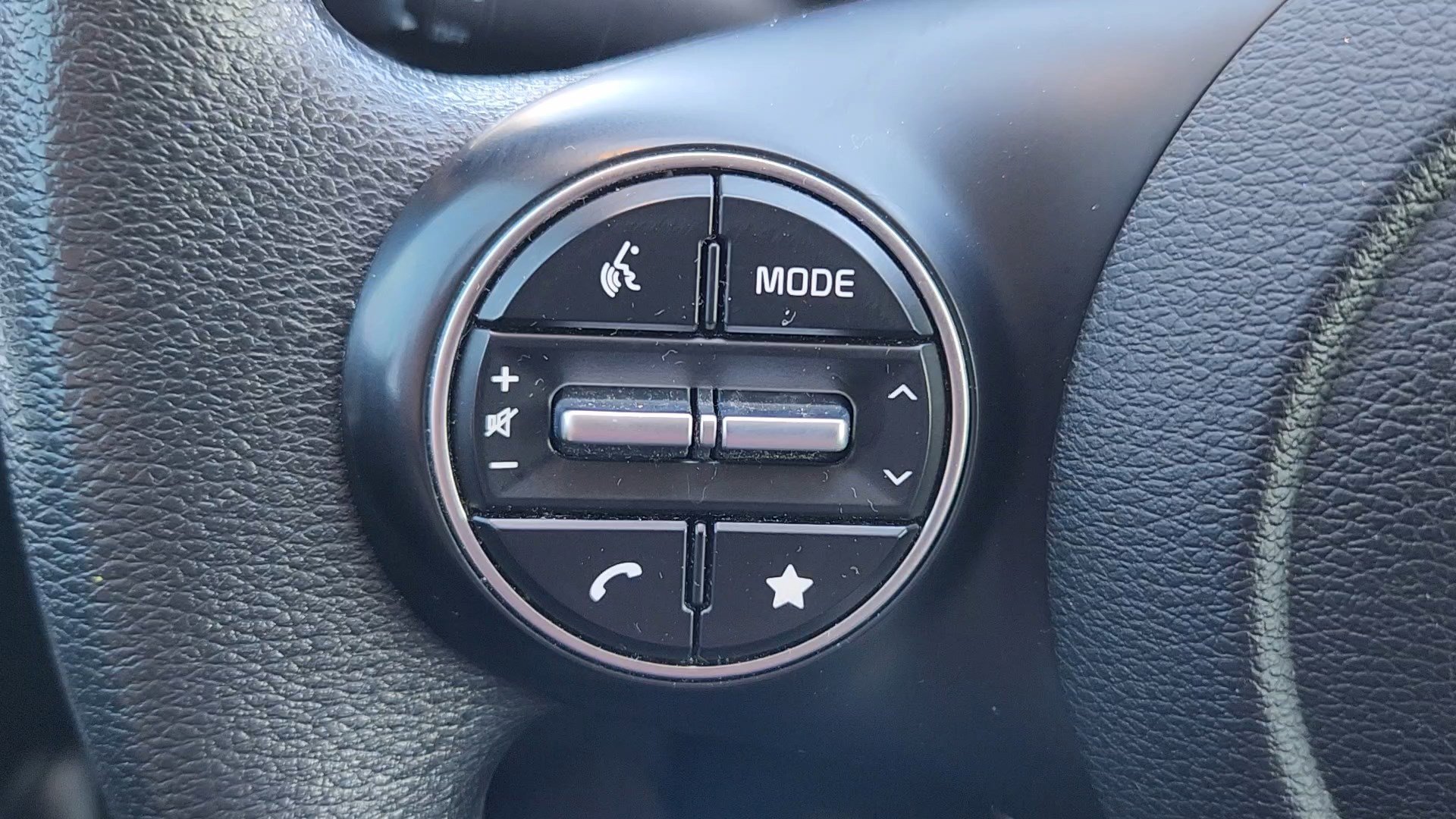 Used 2023 Kia Soul LX w/ LX Technology Package FWD image 12
