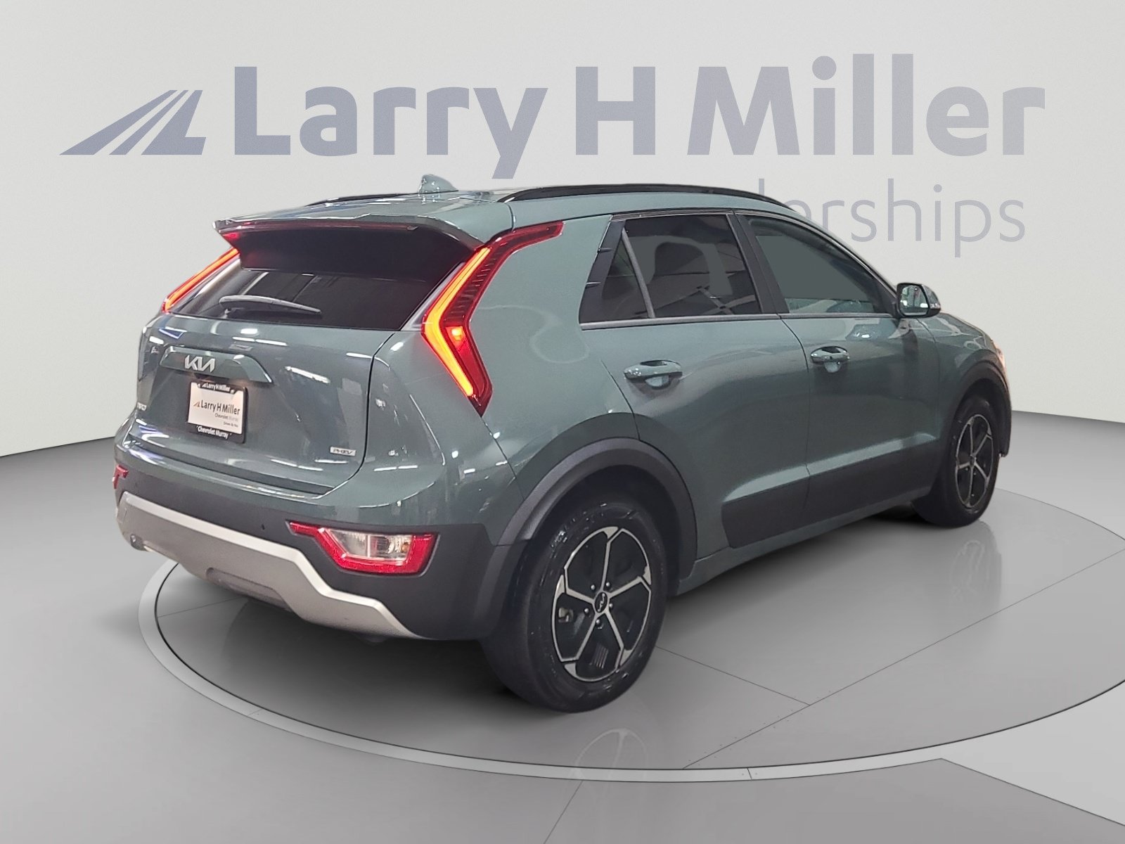 Used 2023 Kia Niro EX w/ EX Cold Weather Package FWD image 5
