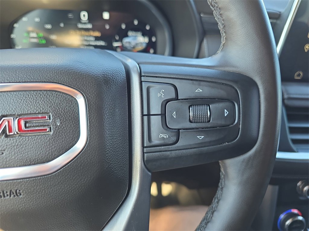 Used 2023 GMC Yukon SLT w/ SLT Premium Package image 19