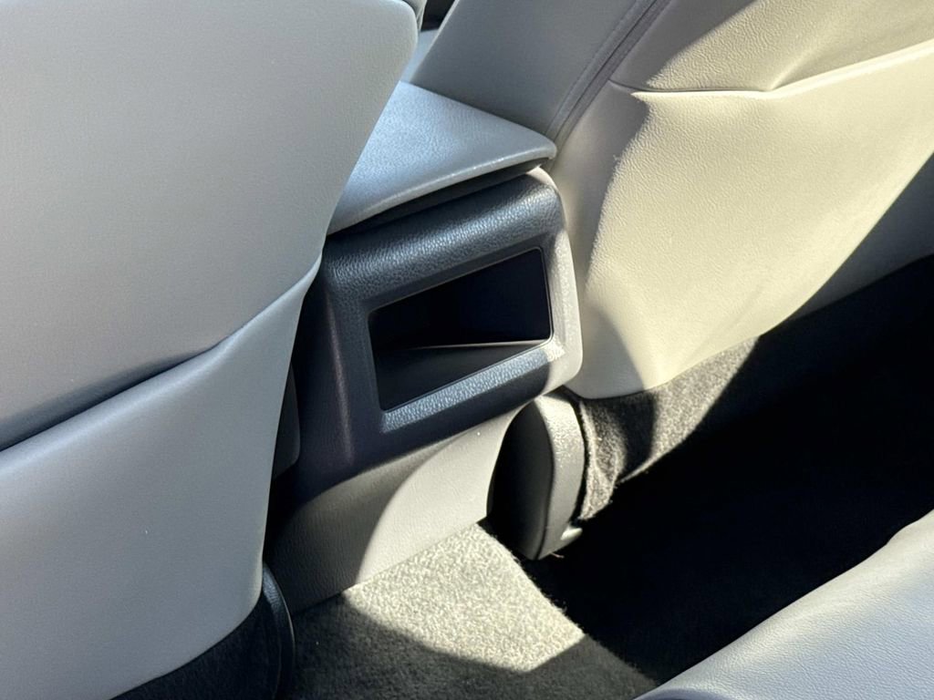 Used 2022 Toyota Camry SE w/ Cold Weather Package FWD image 19