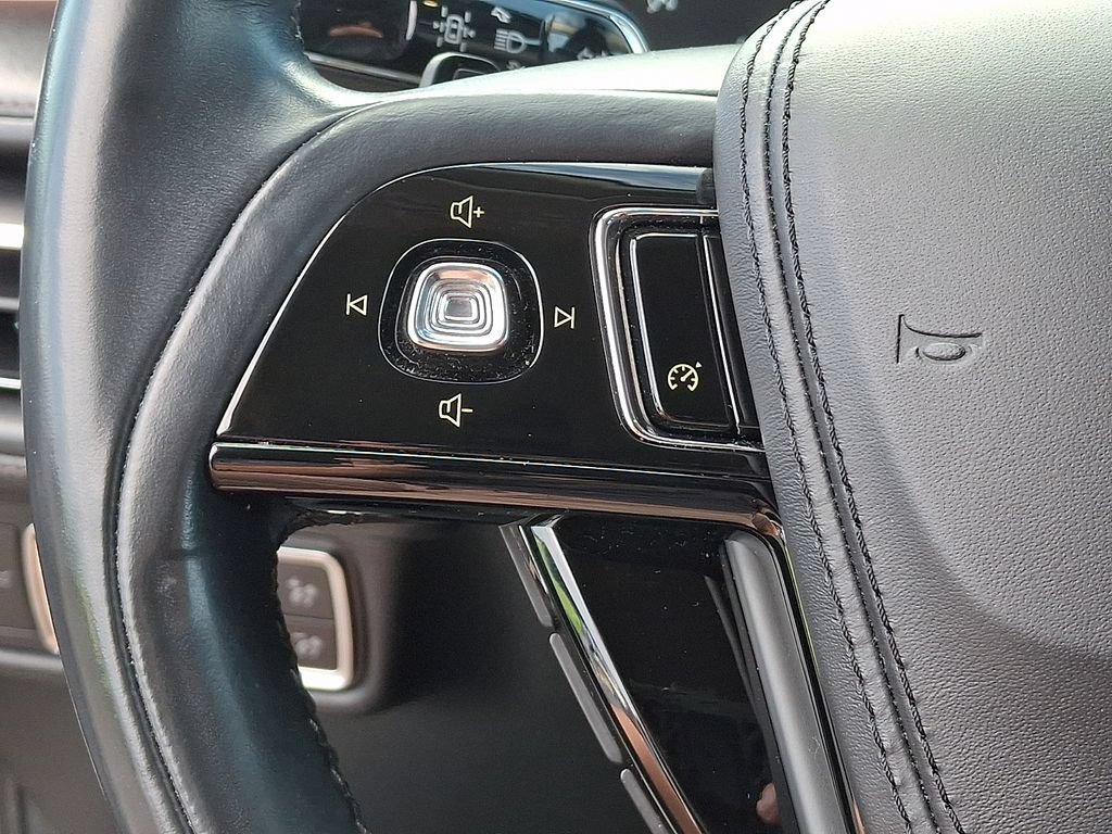 Used 2020 Lincoln Aviator Reserve w/ Elements Package Plus AWD/4WD image 23
