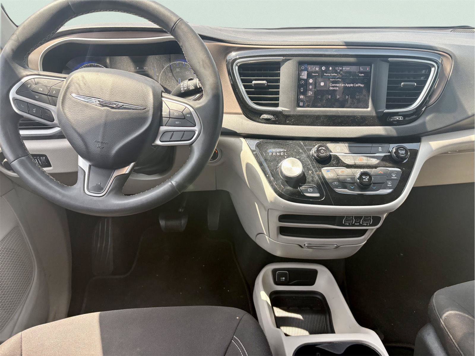 Used 2023 Chrysler Voyager LX FWD image 9