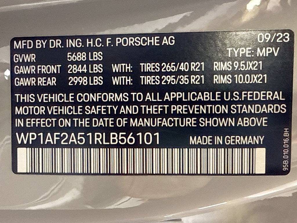 Certified 2024 Porsche Macan GTS AWD/4WD image 32