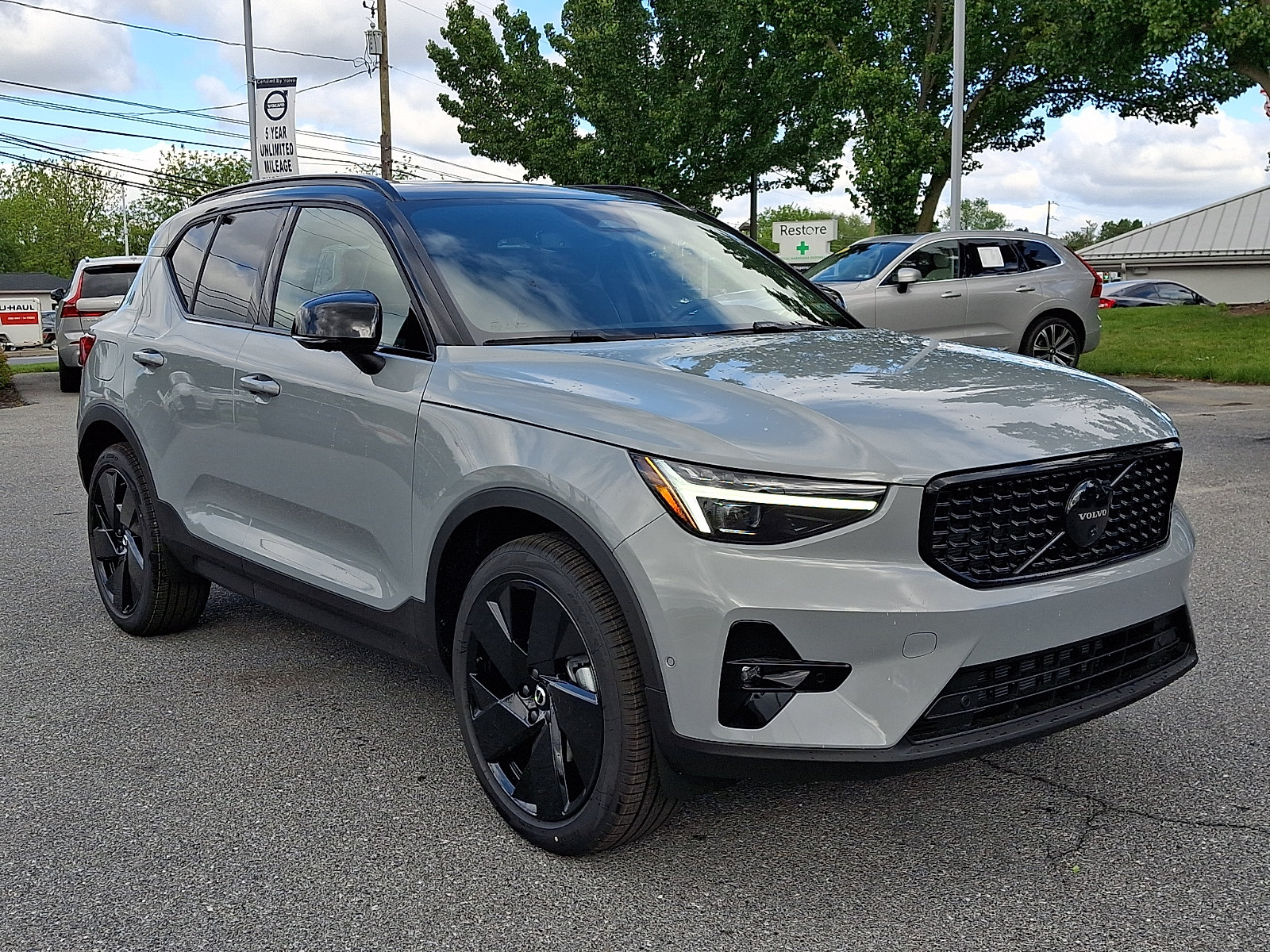 New 2026 Volvo XC40 B5 Ultra w/ Climate Package