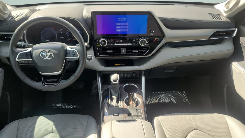 Certified 2026 Toyota Highlander Limited AWD/4WD image 11