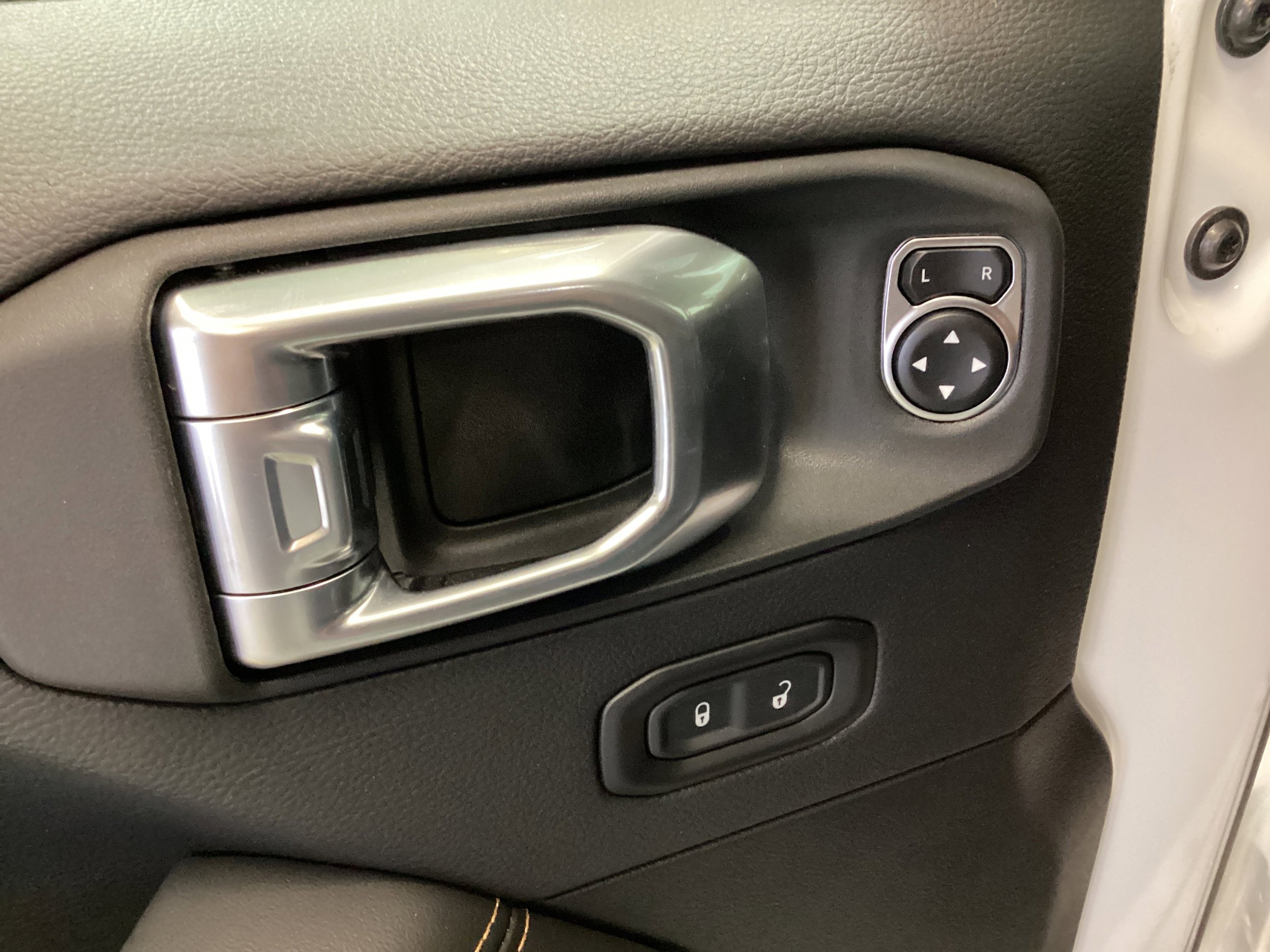 New 2026 Jeep Wrangler Unlimited Sahara AWD/4WD image 13