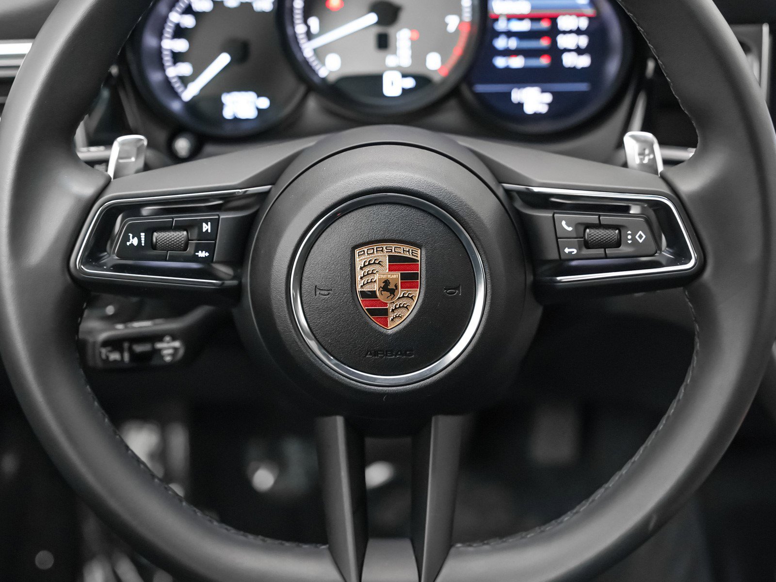 Used 2025 Porsche Macan S image 17