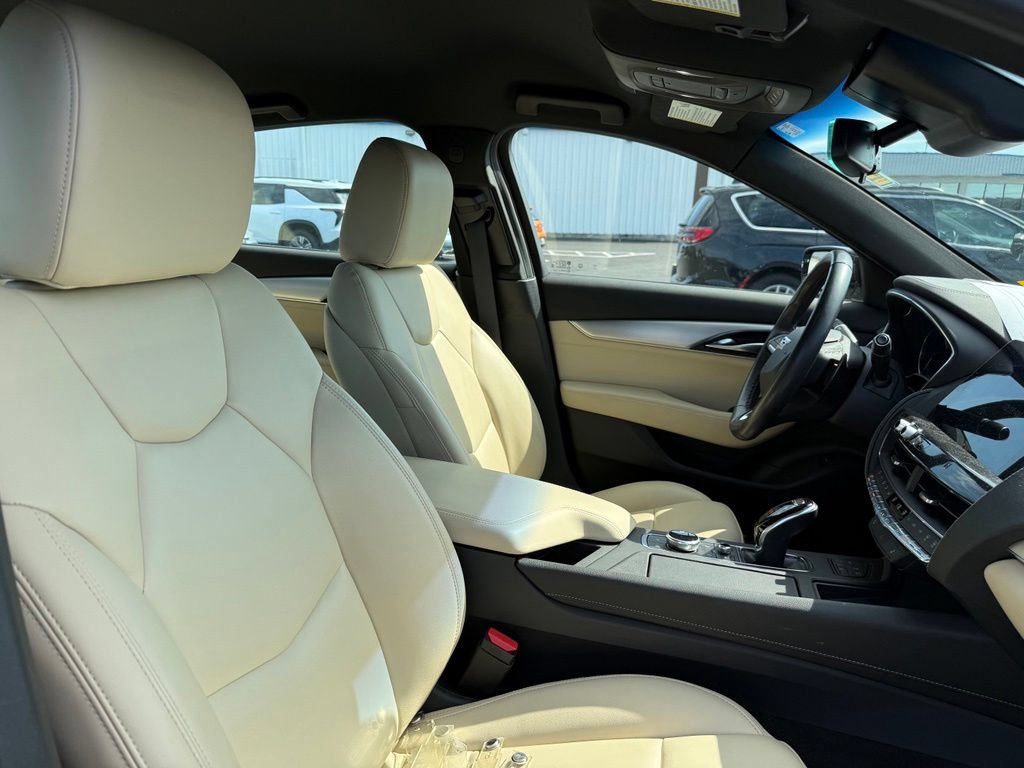 Used 2021 Cadillac CT5 Luxury w/ Cold Weather Package RWD image 19