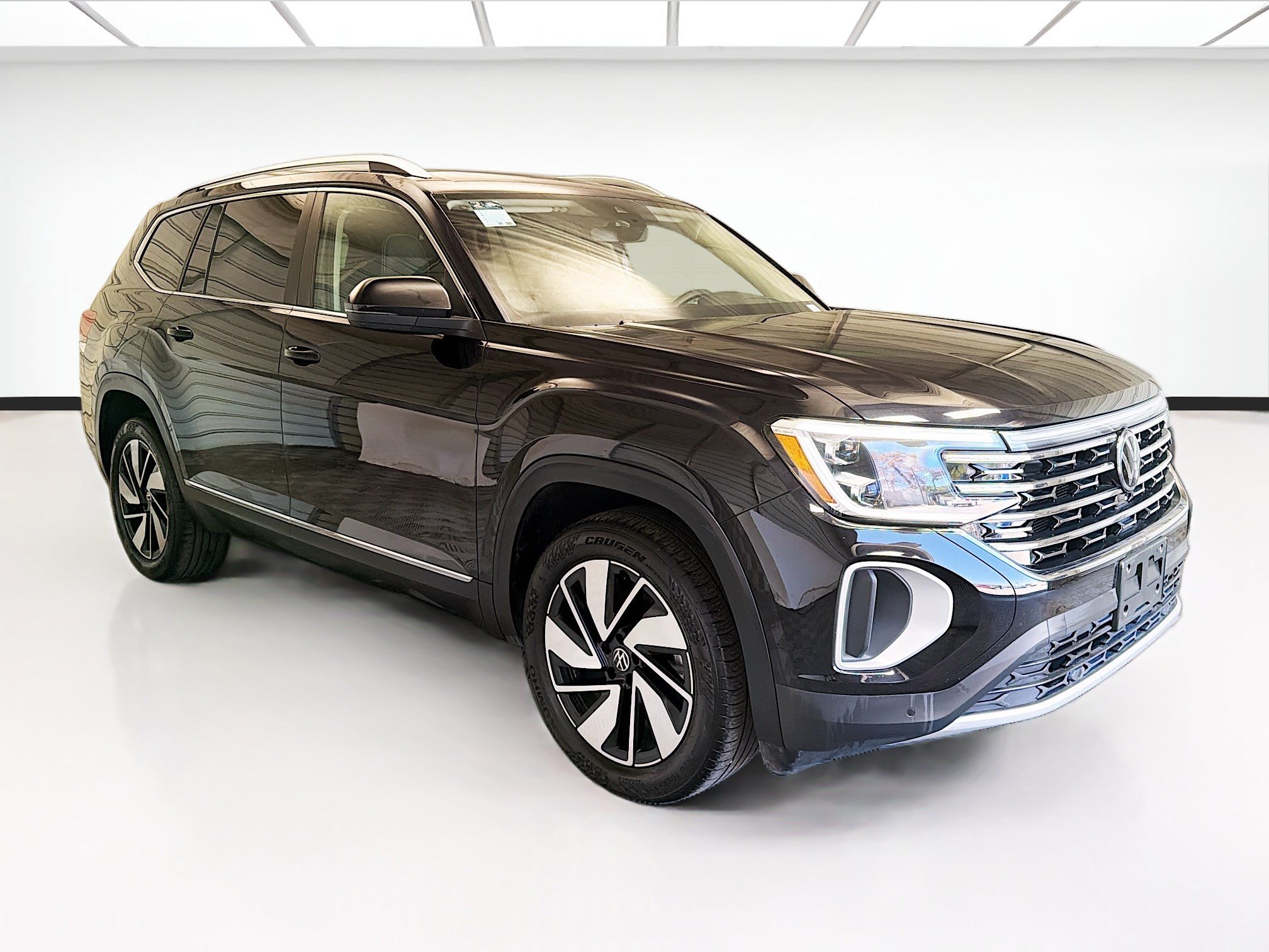 Used 2025 Volkswagen Atlas SEL AWD/4WD image 3
