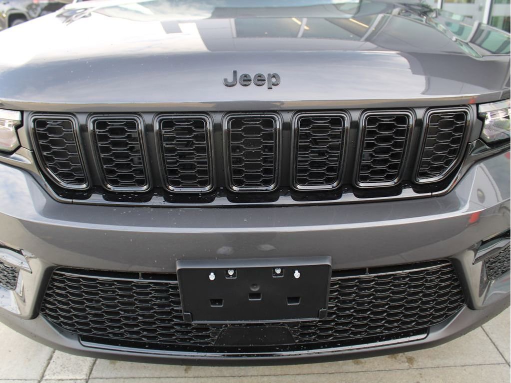 New 2025 Jeep Grand Cherokee Limited w/ Black Appearance Package image 2