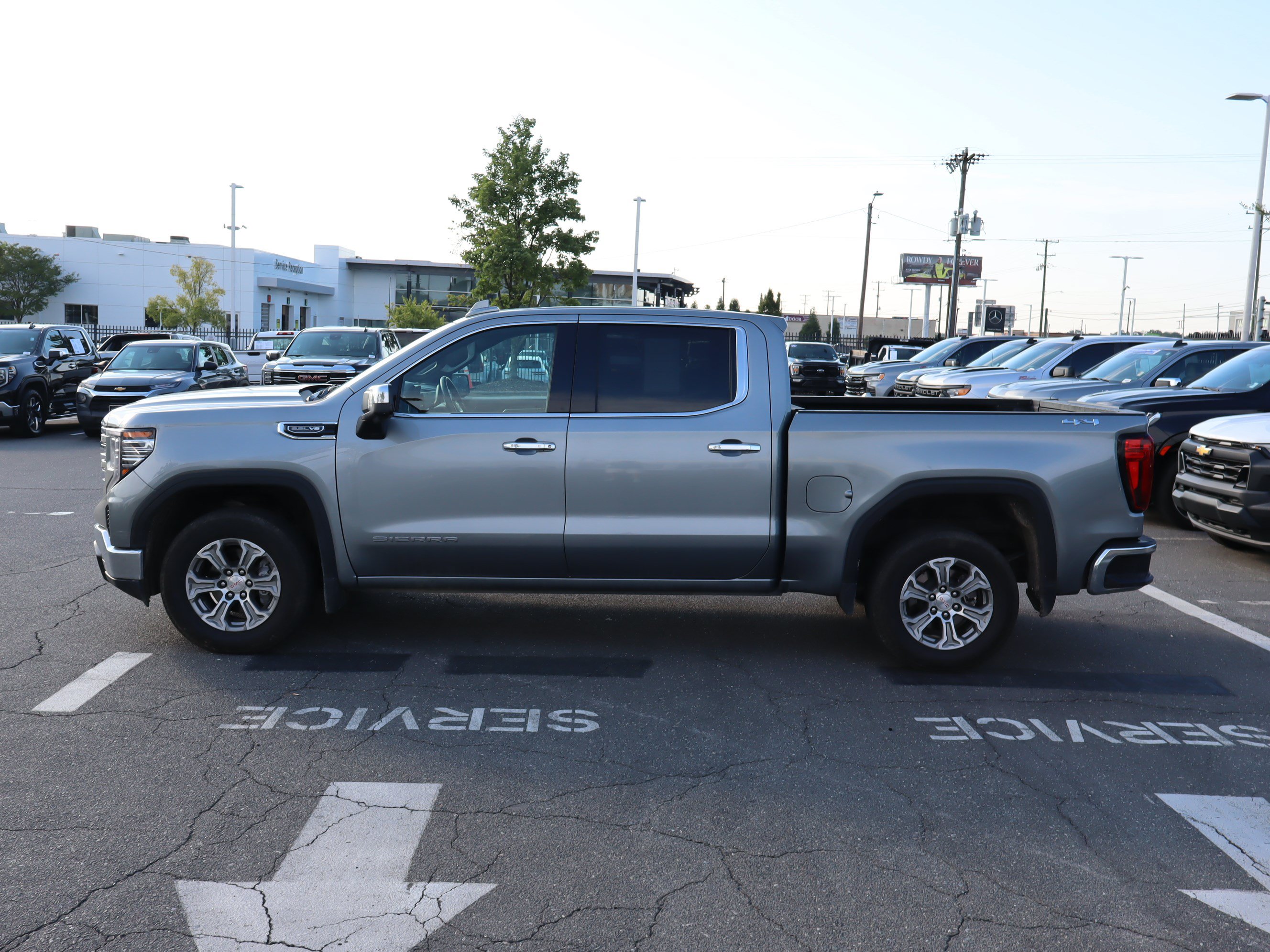 Used 2025 GMC Sierra 1500 SLT AWD/4WD image 18