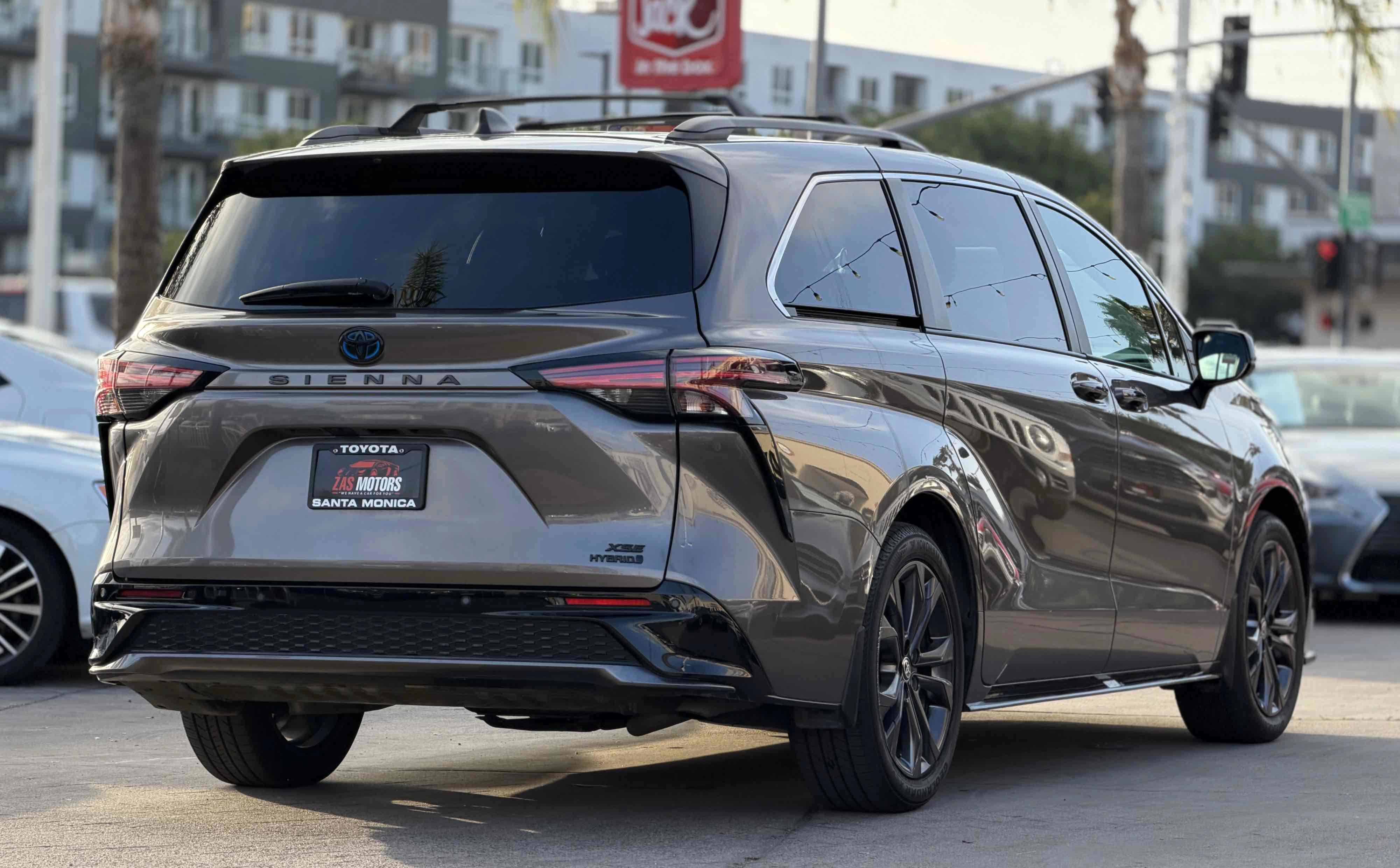 Used 2022 Toyota Sienna XSE w/ XSE Plus Package FWD image 11