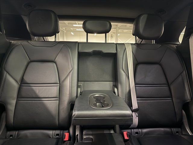 Certified 2023 Porsche Cayenne Platinum Edition image 28