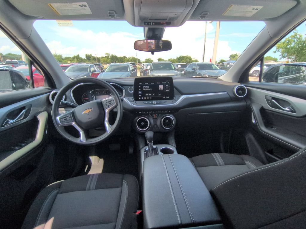 Used 2025 Chevrolet Blazer LT AWD/4WD image 25