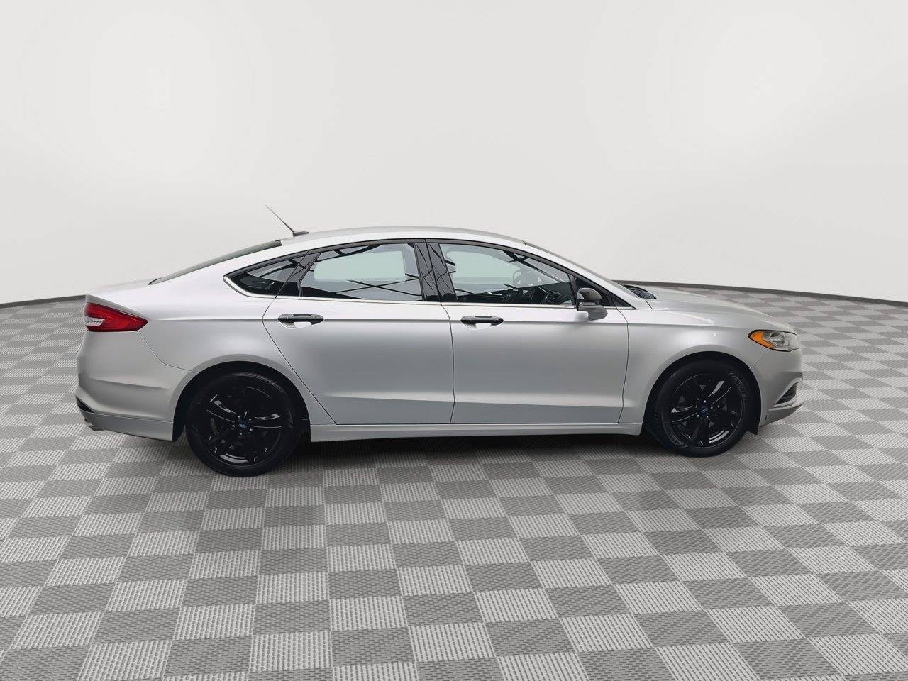 Used 2018 Ford Fusion SE FWD image 32